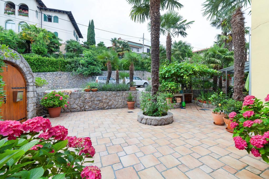 Apartments Hortensia Опатия Екстериор снимка